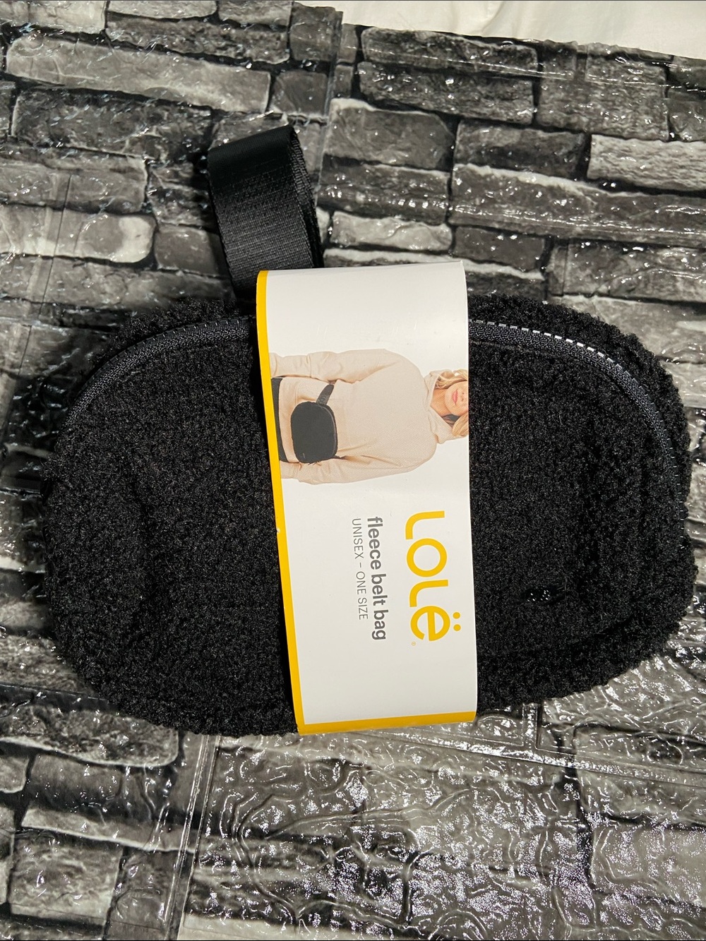 Lole sherpa belt bag is a black, textured fanny pack NWT